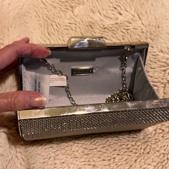 La Regale Silver Glitter Clutch for Special Occasions - Picture 3 of 9